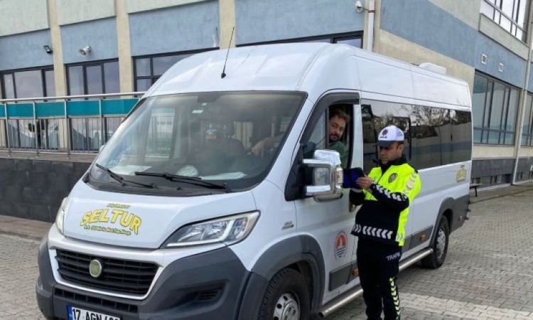 Ayvacık’ta okul çevreleri ve servis araçları denetlendi